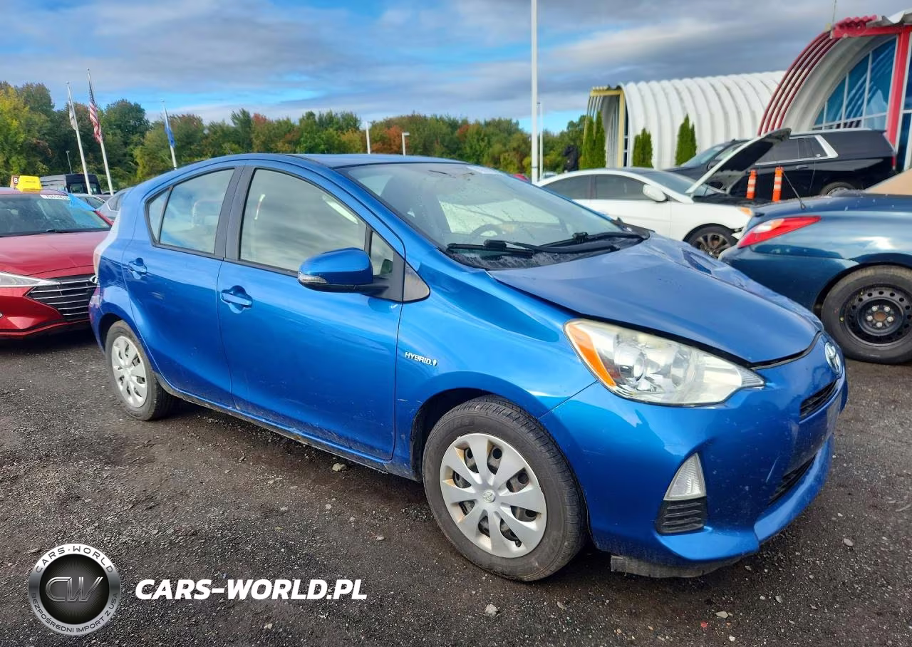 2014 Toyota Prius C Two VIN:JTDKDTB31E1571858 - 4