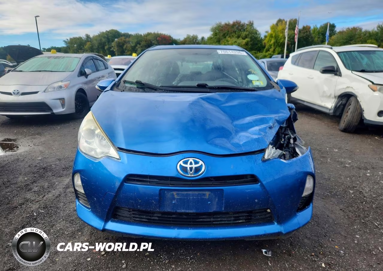 2014 Toyota Prius C Two VIN:JTDKDTB31E1571858 - 5