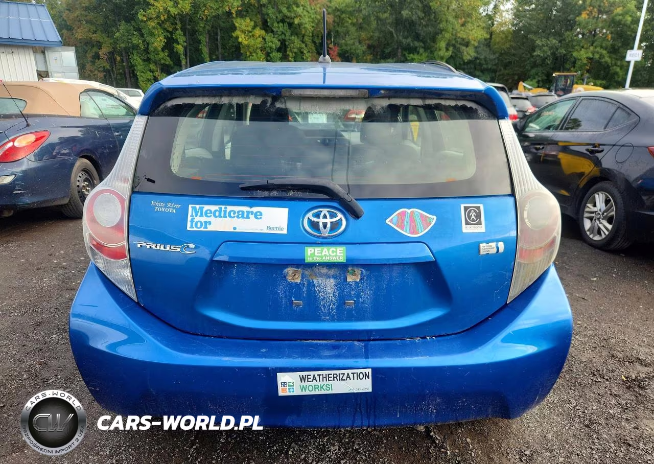 2014 Toyota Prius C Two VIN:JTDKDTB31E1571858 - 6