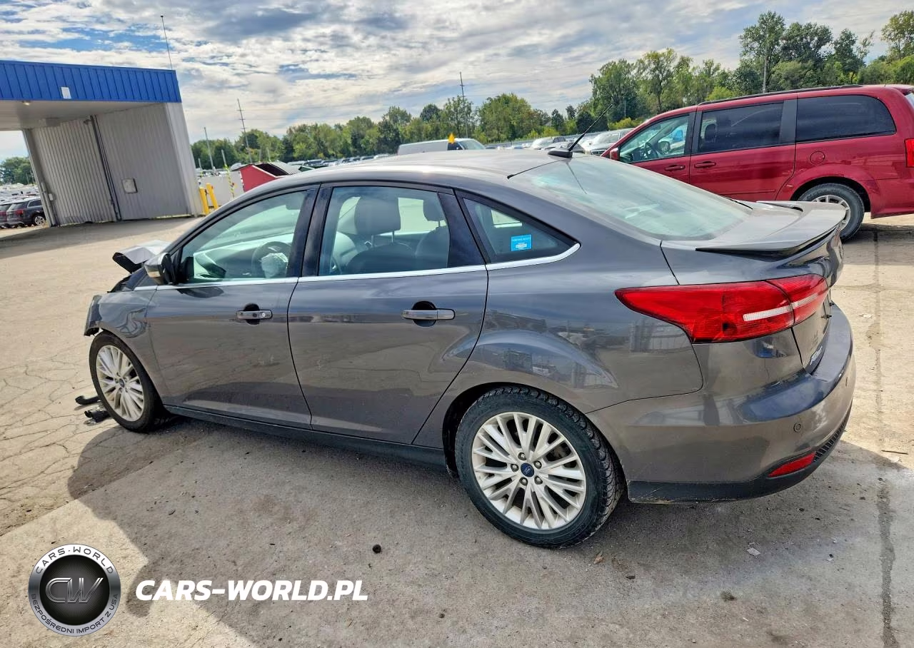2018 Ford Focus Titanium VIN:1FADP3J29JL222329 - 2