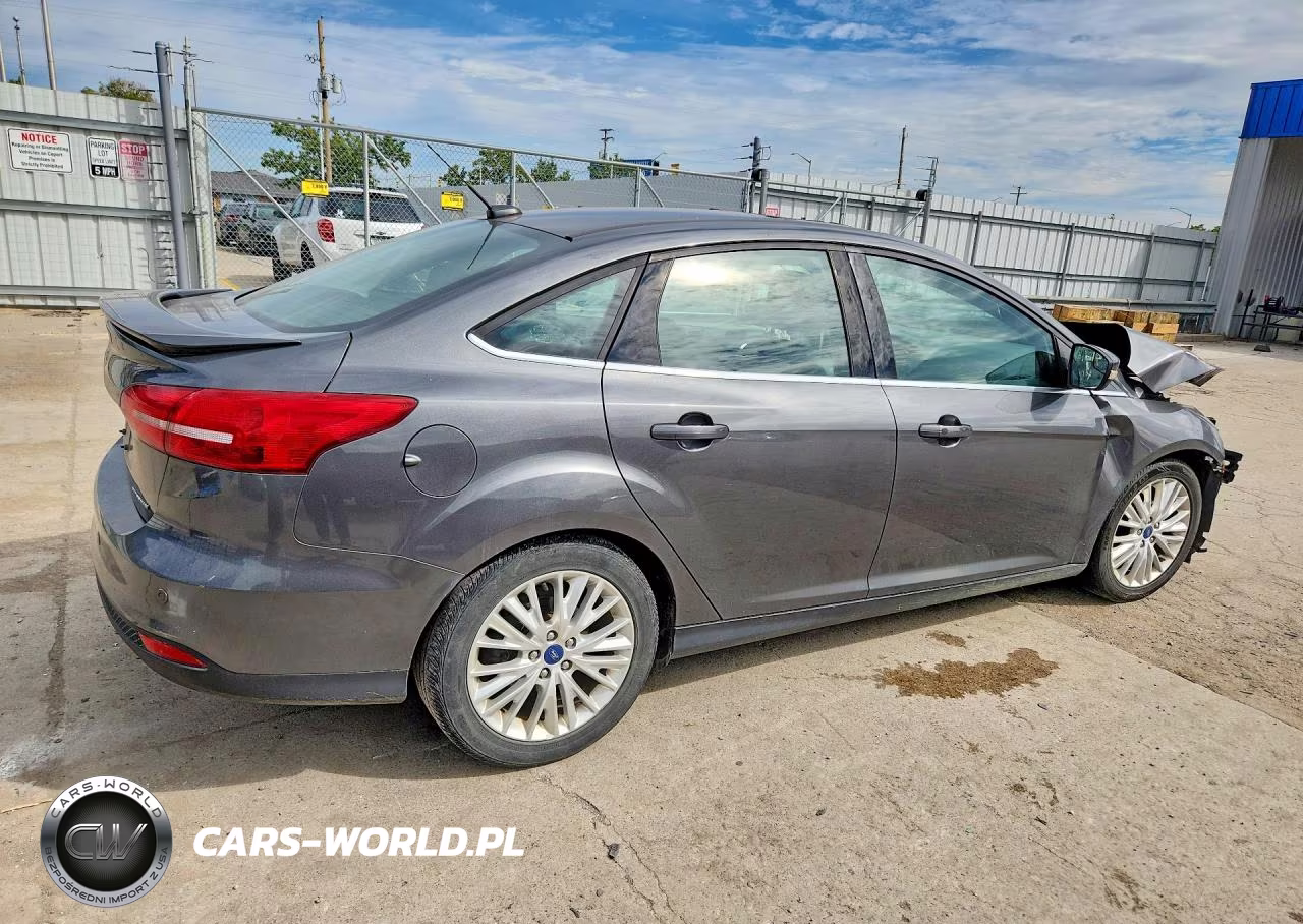2018 Ford Focus Titanium VIN:1FADP3J29JL222329 - 3