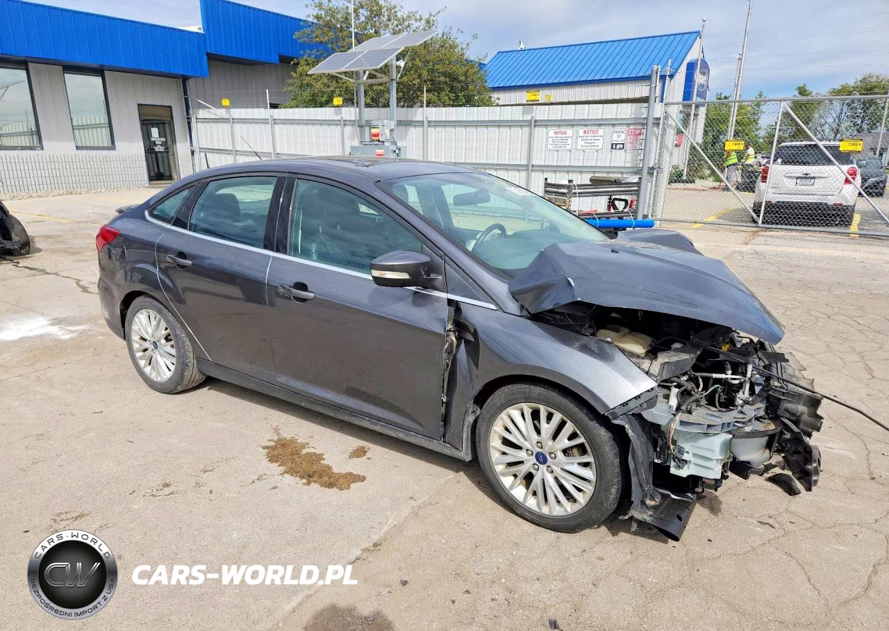2018 Ford Focus Titanium VIN:1FADP3J29JL222329 - 4