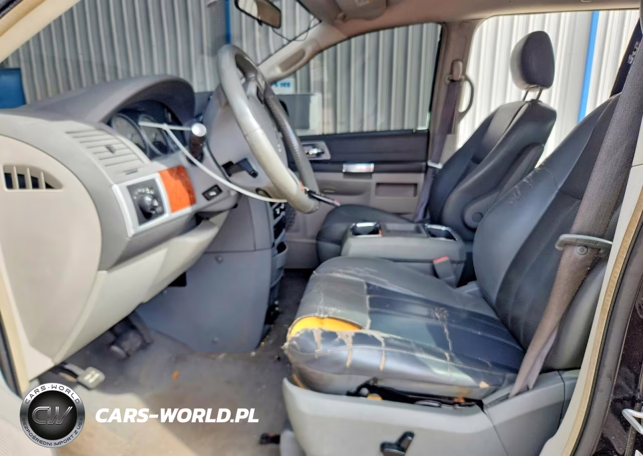2008 Chrysler Town & Country Touring VIN:2A8HR54P78R835892 - 7