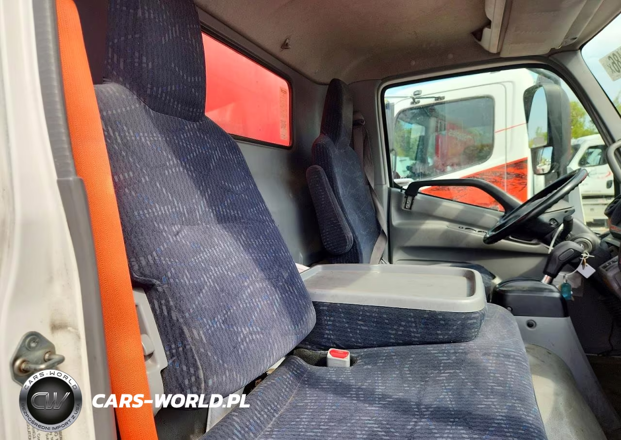 2018 Hino 195 Box Truck VIN:JHHSDM2H0JK006570 - 10