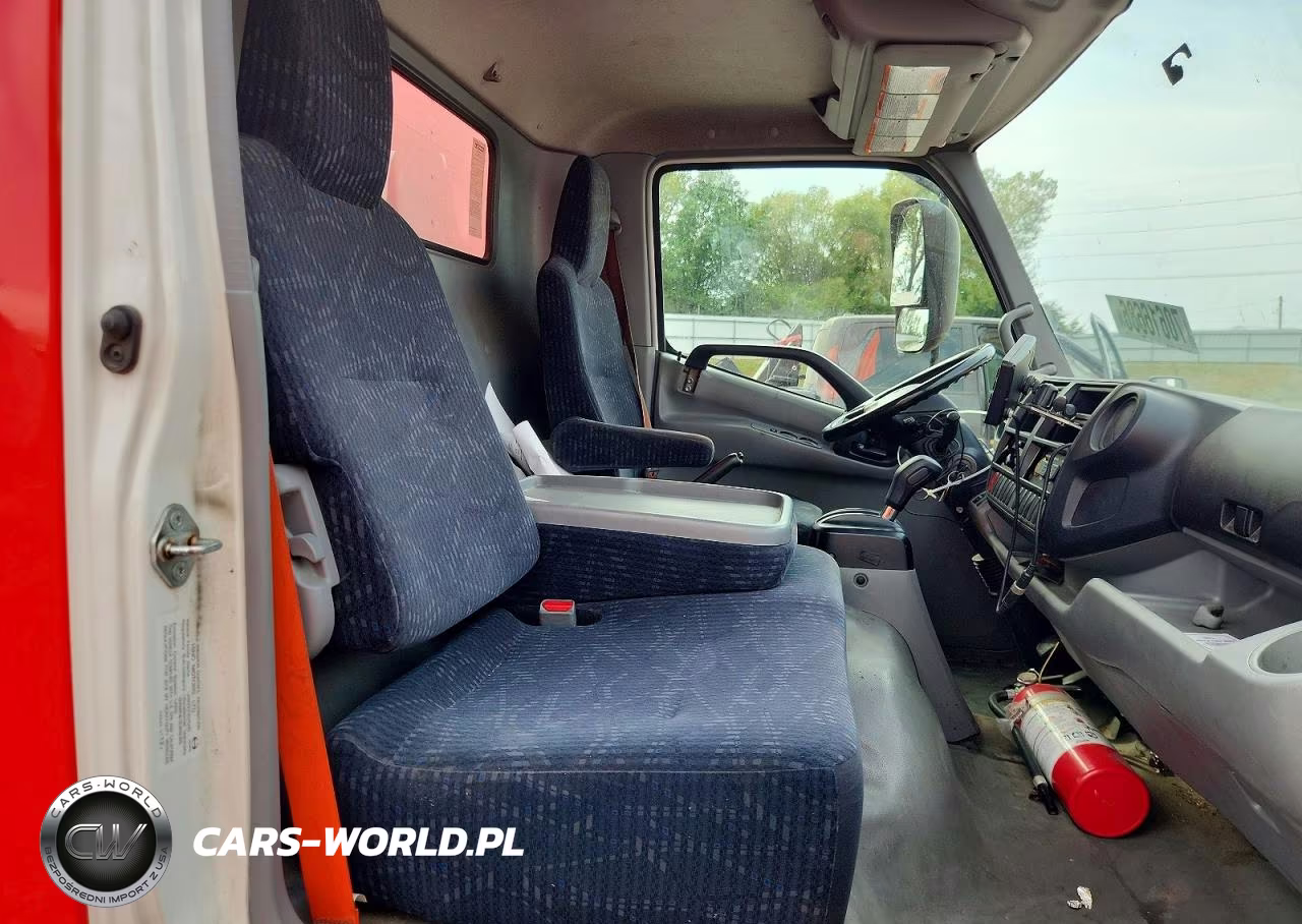 2018 Hino 195 Box Truck VIN:JHHSDM2H5JK006340 - 10