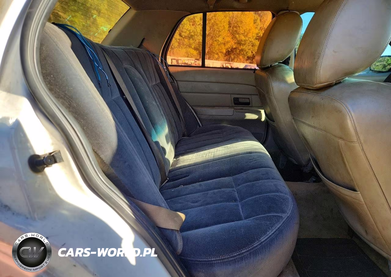 2011 Ford Crown Victoria Lx VIN:2FABP7EV8BX184552 - 10
