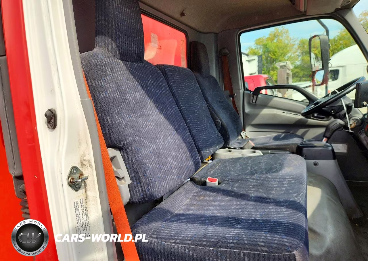2018 Hino 195 Box Truck VIN:JHHSDM2H5JK006192 - 10