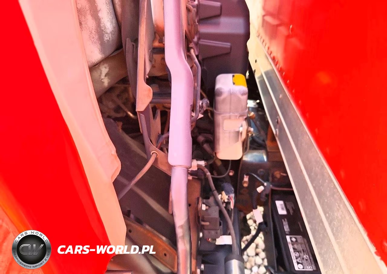 2018 Hino 195 Box Truck VIN:JHHSDM2H5JK006192 - 11