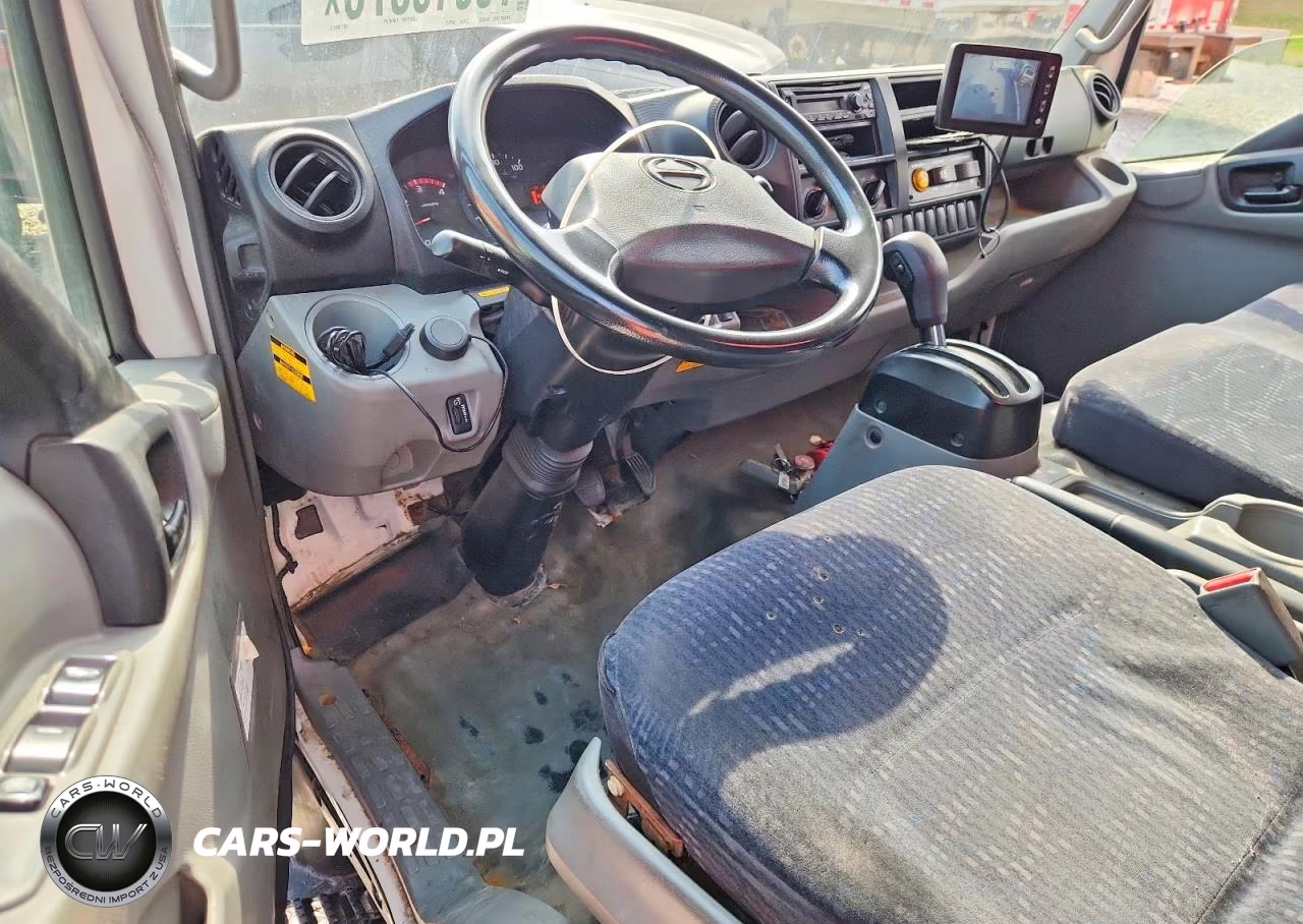 2018 Hino 195 Box Truck VIN:JHHSDM2H5JK006192 - 8