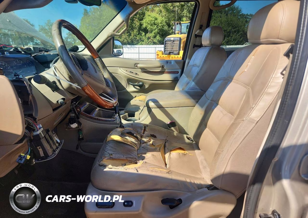 2000 Lincoln Navigator VIN:5LMFU28A6YLJ26681 - 7