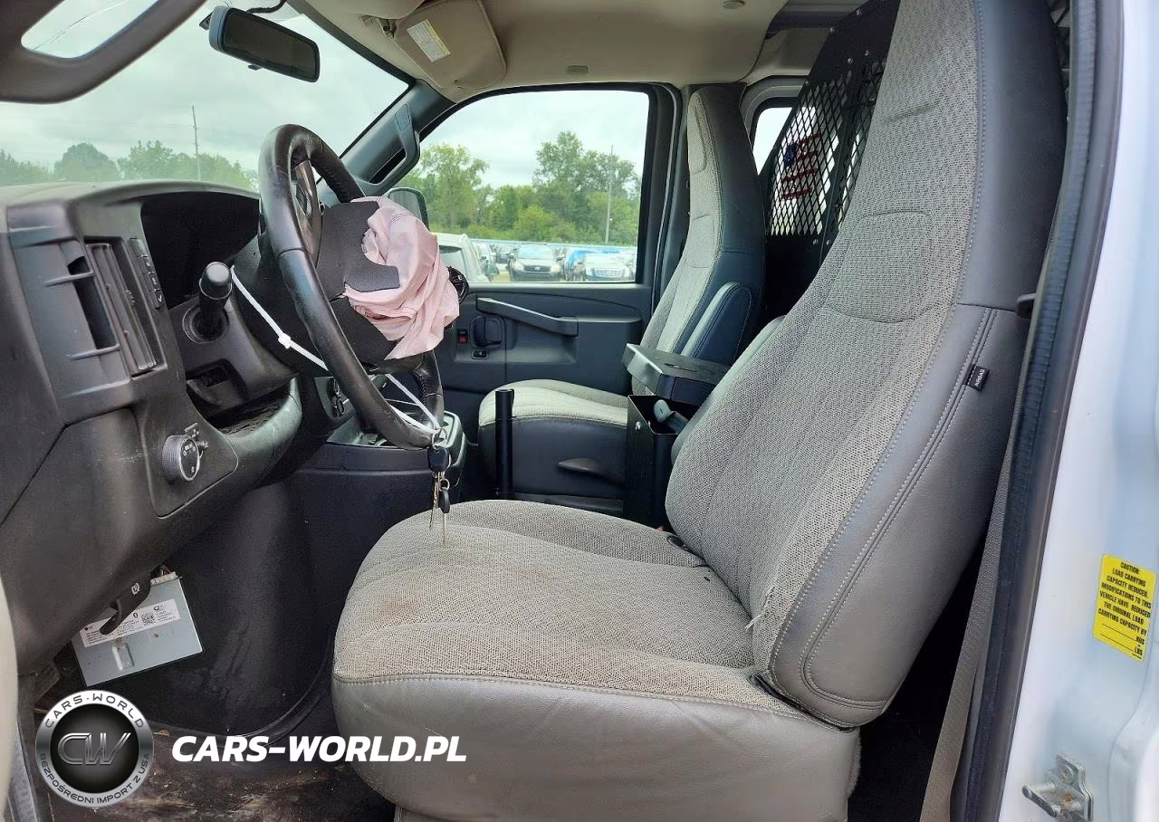 2019 Chevrolet Express G2500 VIN:1GCWGAFP2K1304122 - 7