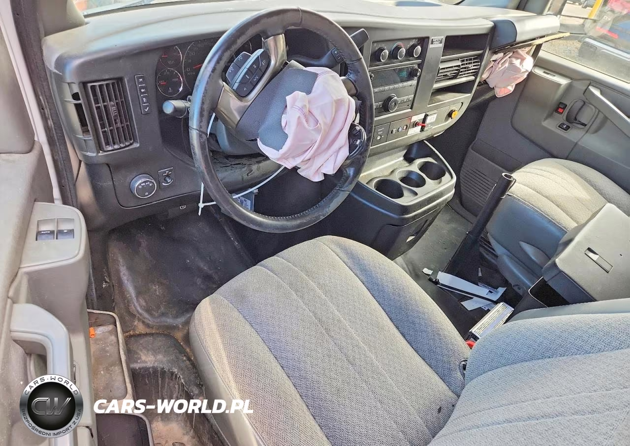 2019 Chevrolet Express G2500 VIN:1GCWGAFP2K1304122 - 8
