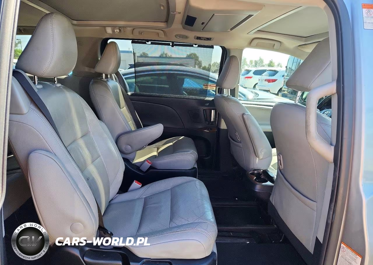2018 Toyota Sienna Limited Premium 7-Passenger VIN:5TDYZ3DC3JS924011 - 10