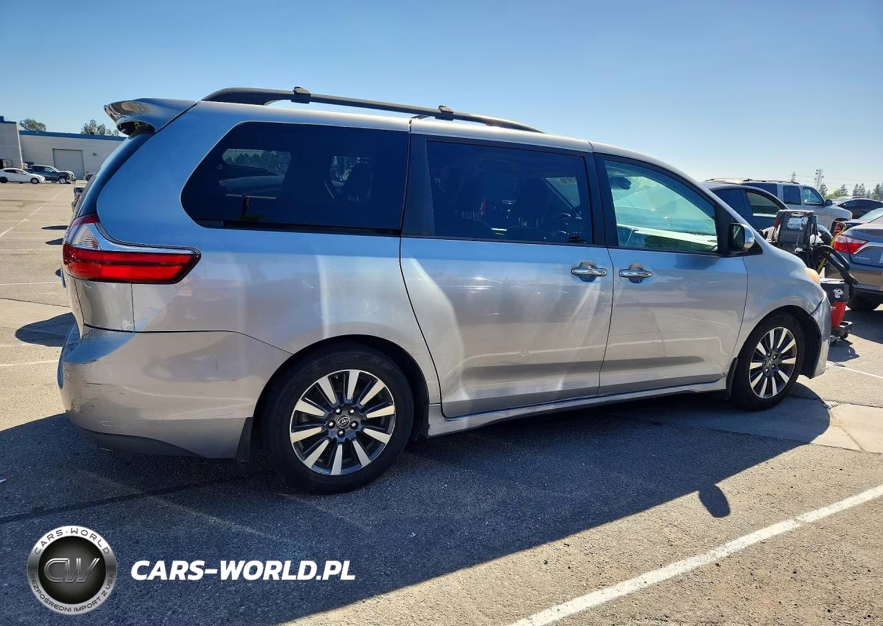 2018 Toyota Sienna Limited Premium 7-Passenger VIN:5TDYZ3DC3JS924011 - 3