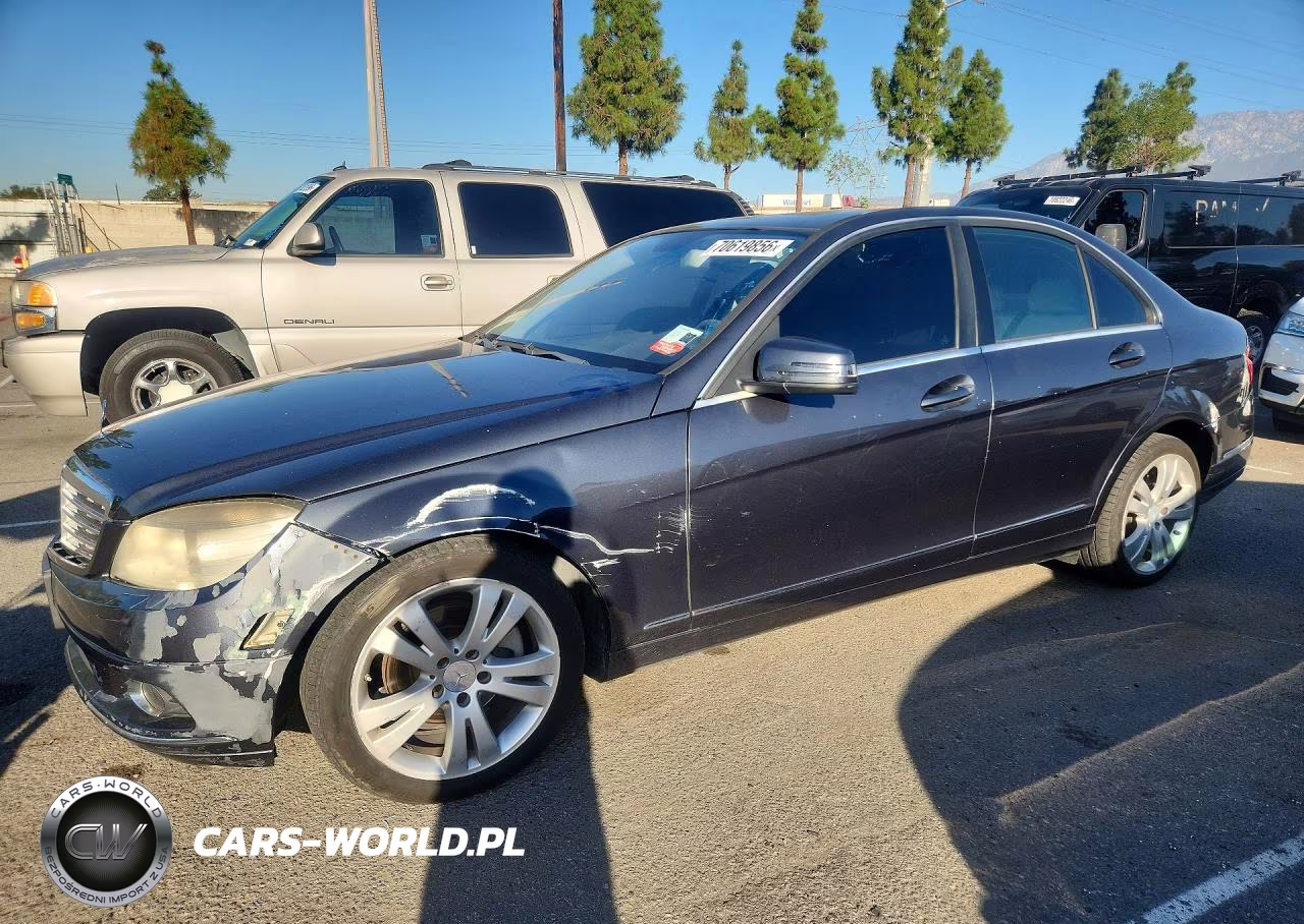 2010 Mercedes-Benz C 300 – zdjęcie 1 z 12