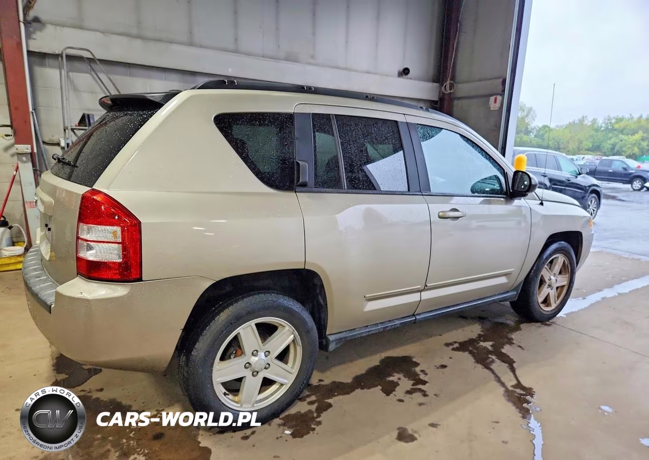 2010 Jeep Compass Sport VIN:1J4NF4FBXAD511062 - 3