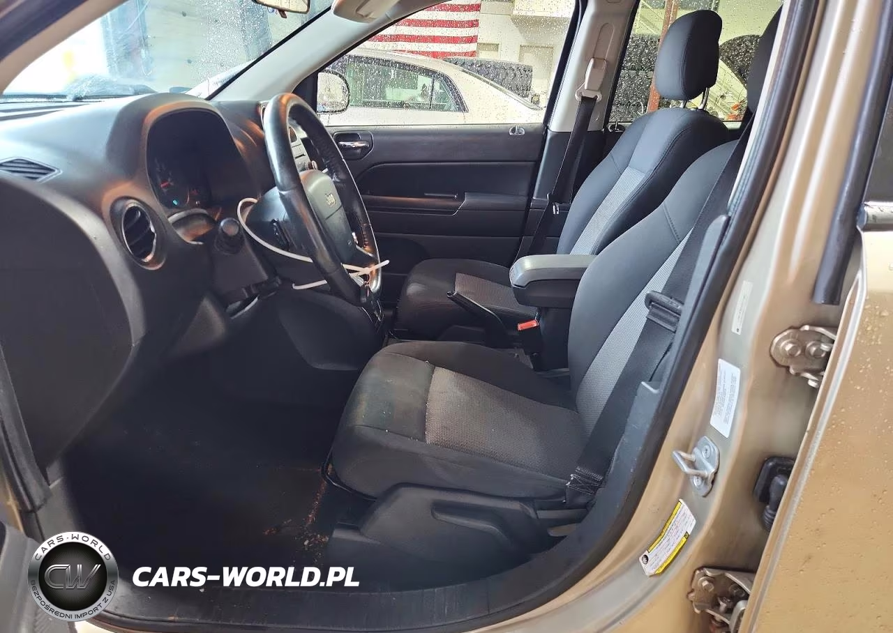 2010 Jeep Compass Sport VIN:1J4NF4FBXAD511062 - 7