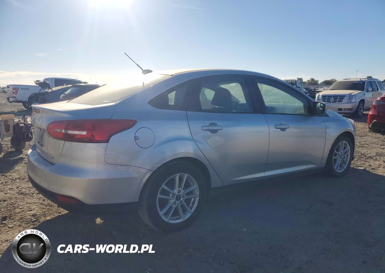 2017 Ford Focus Se VIN:1FADP3F27HL296433 - 3