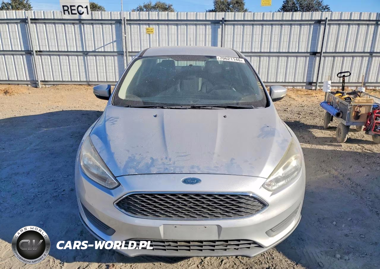 2017 Ford Focus Se VIN:1FADP3F27HL296433 - 5