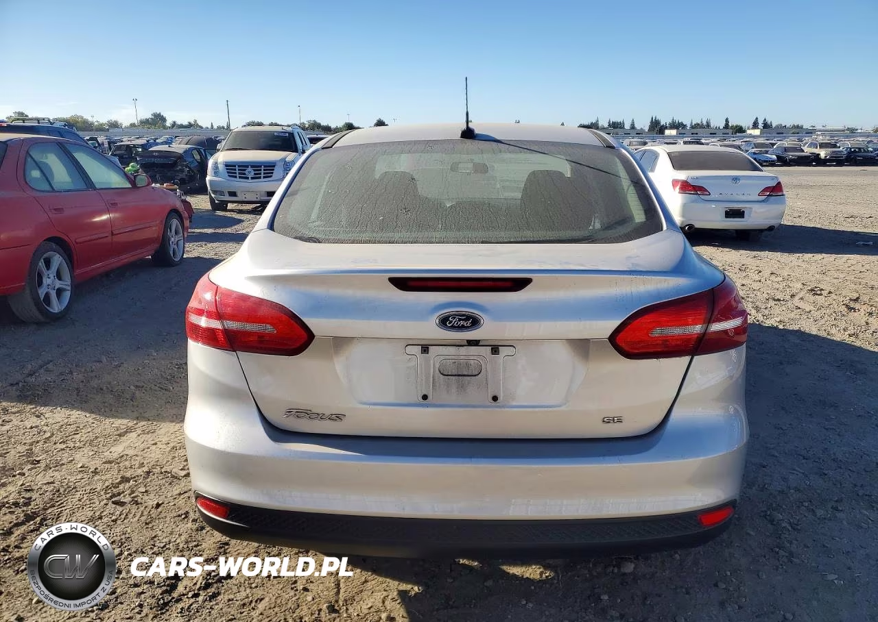 2017 Ford Focus Se VIN:1FADP3F27HL296433 - 6
