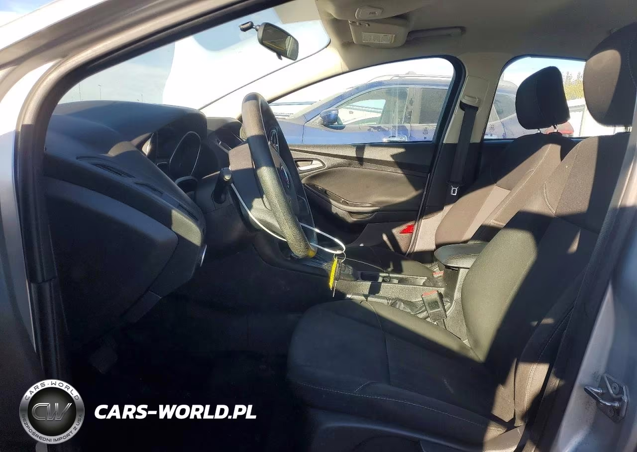 2017 Ford Focus Se VIN:1FADP3F27HL296433 - 7