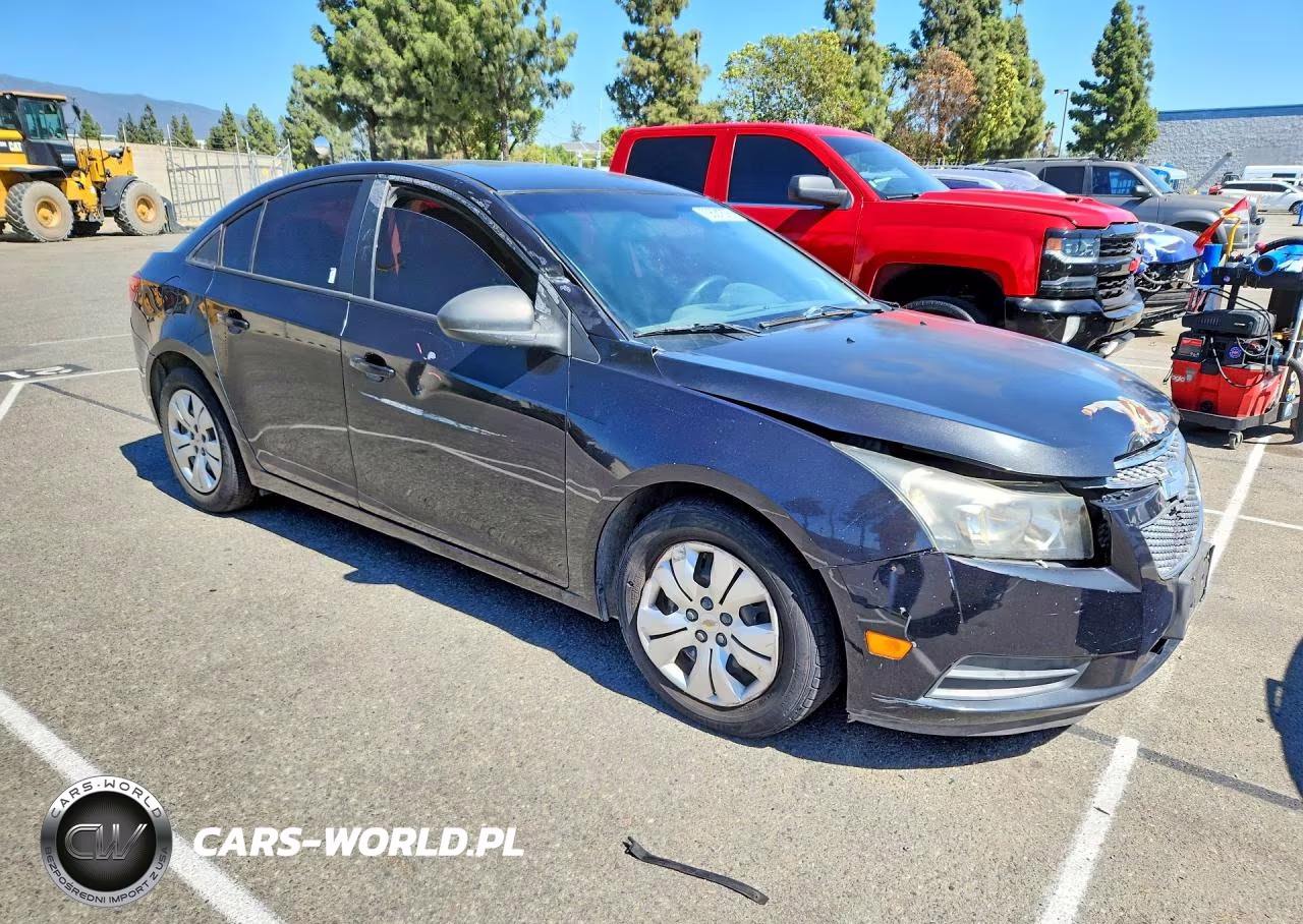 2014 Chevrolet Cruze Ls VIN:1G1PA5SG0E7194121 - 4