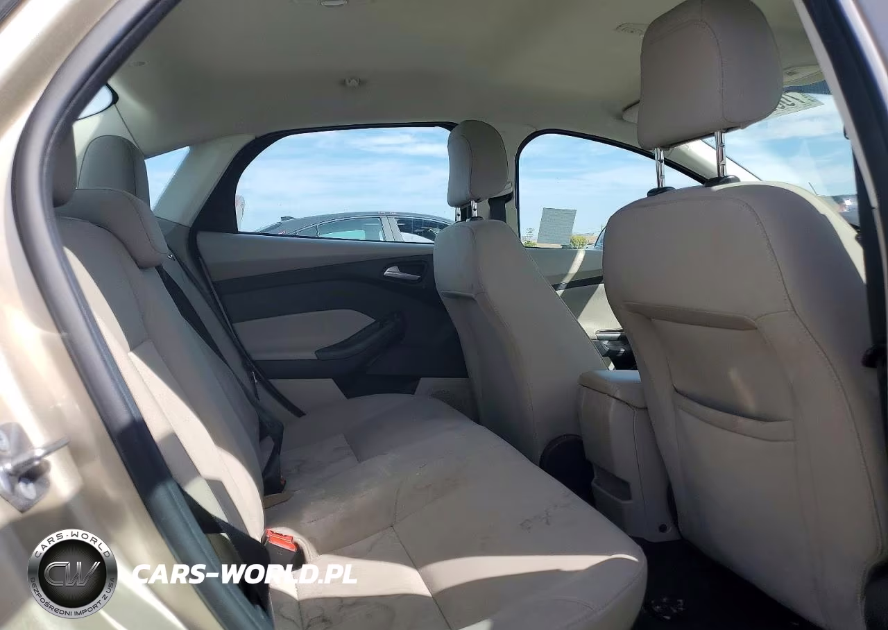 2018 Ford Focus Se VIN:1FADP3F2XJL304398 - 10