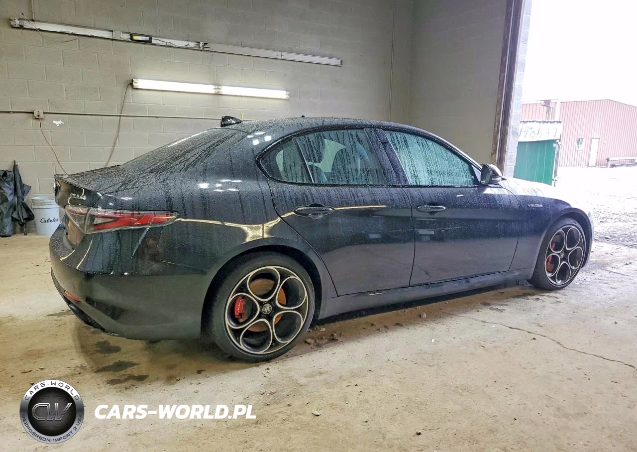 2024 Alfa Romeo Giulia Ti VIN:ZARFANBNXR7679556 - 3
