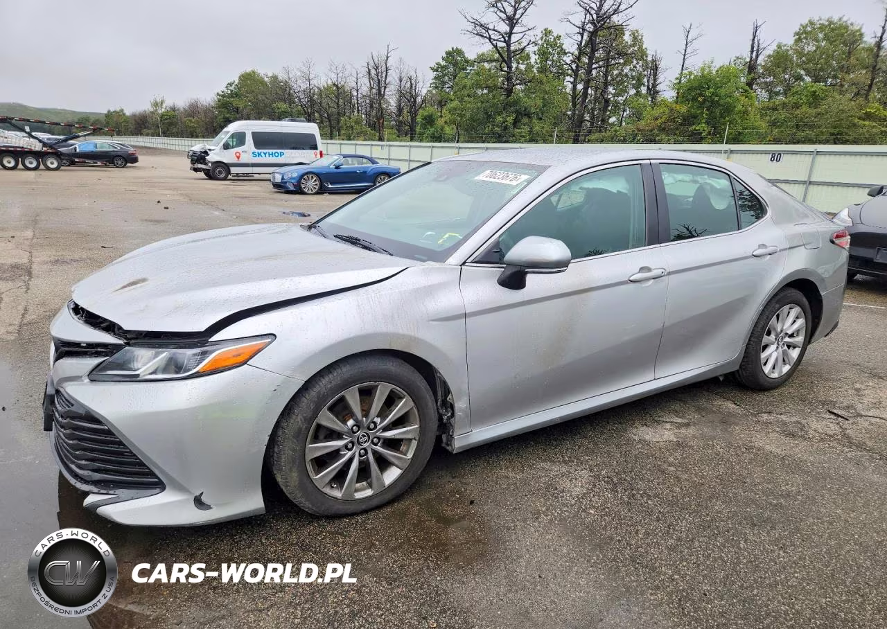 2018 Toyota Camry Le – zdjęcie 1 z 13