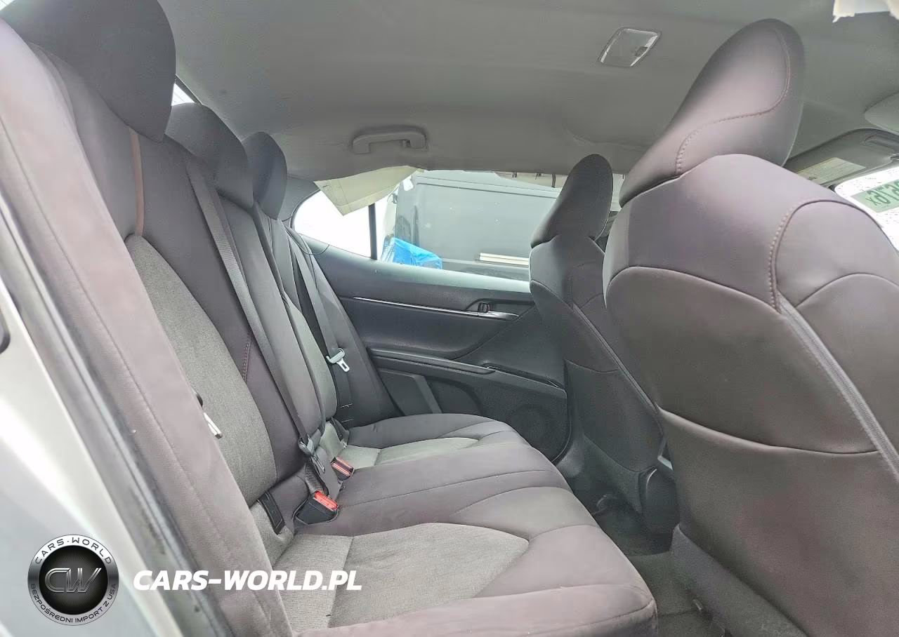 2018 Toyota Camry Le VIN:4T1B11HK0JU541783 - 10