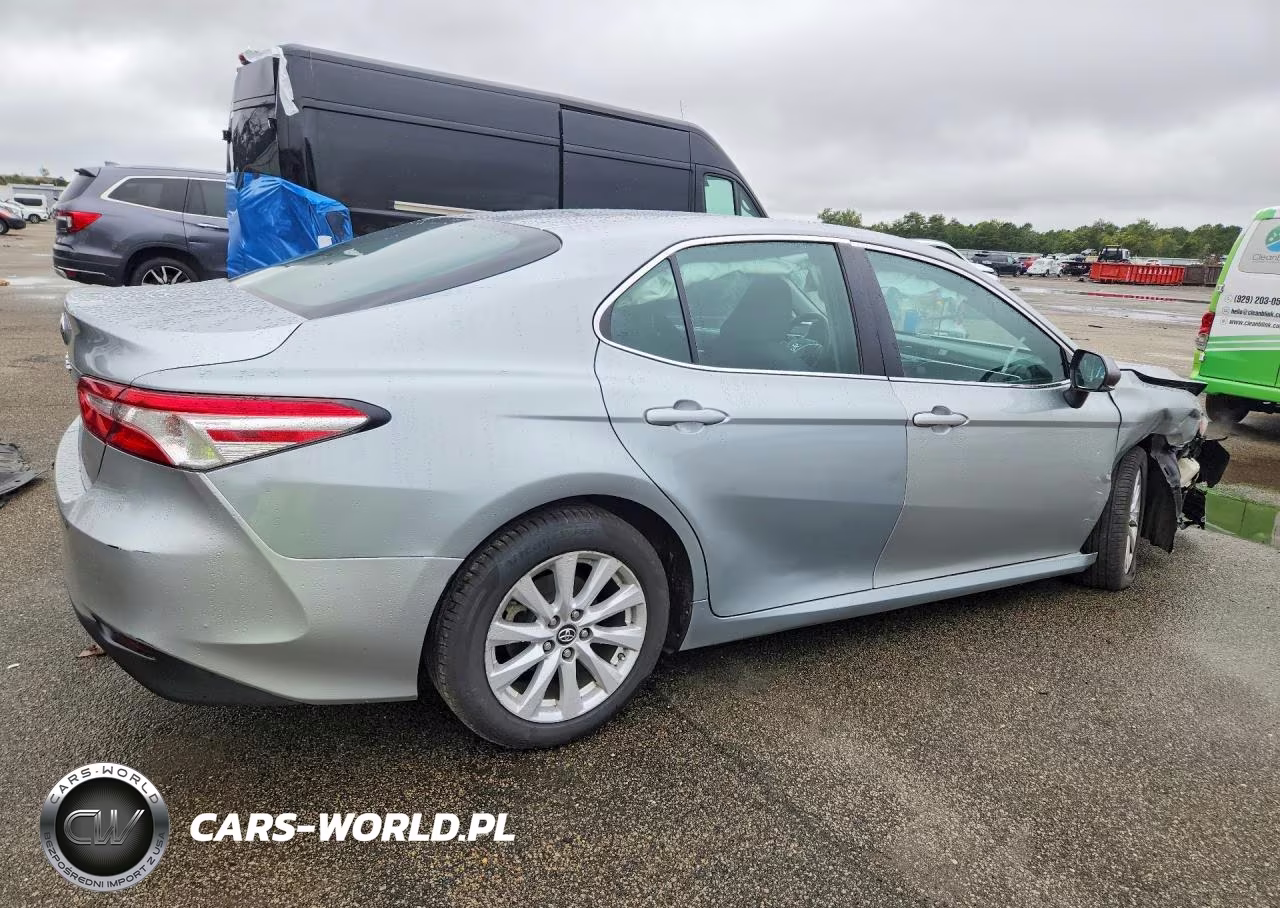 2018 Toyota Camry Le VIN:4T1B11HK0JU541783 - 3