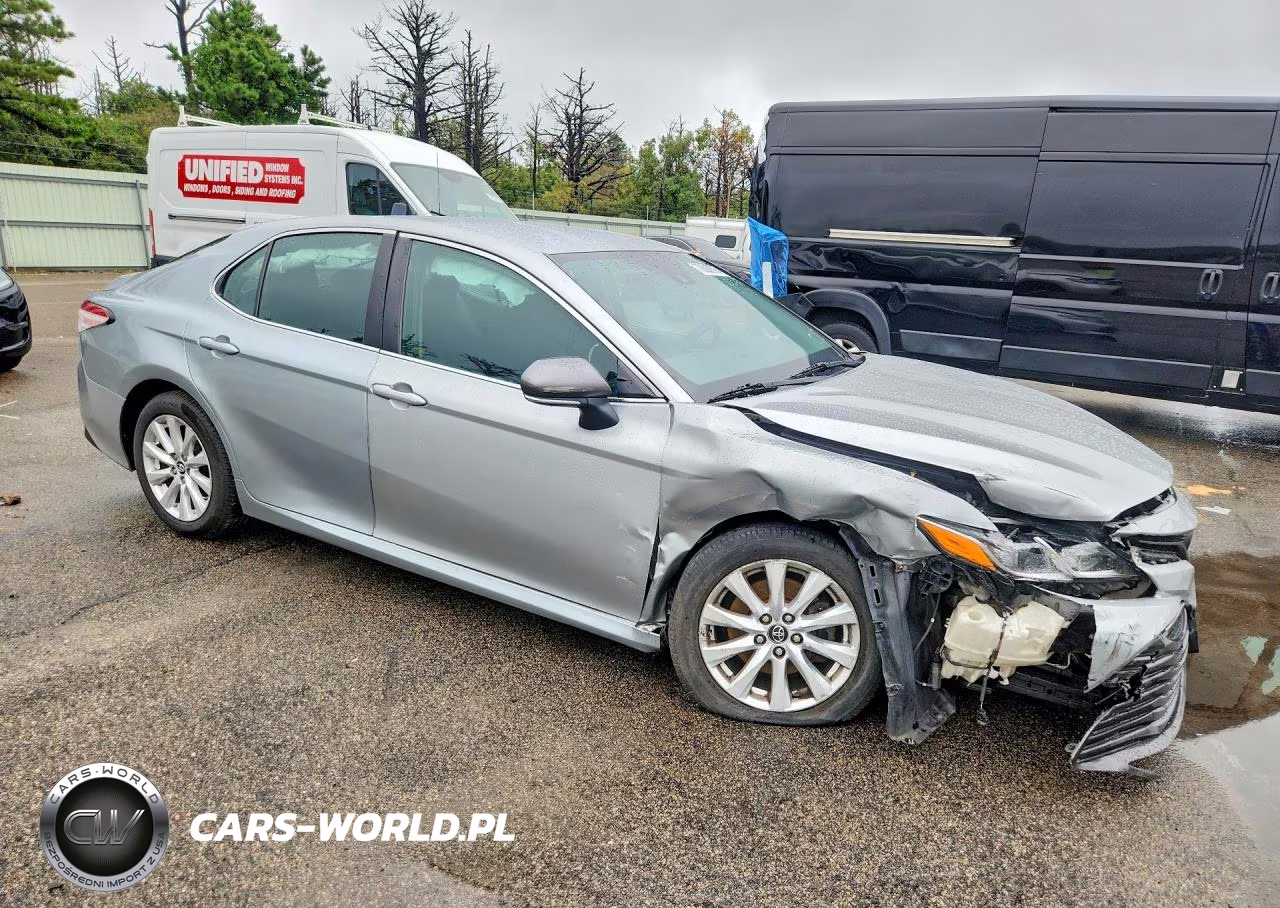 2018 Toyota Camry Le VIN:4T1B11HK0JU541783 - 4