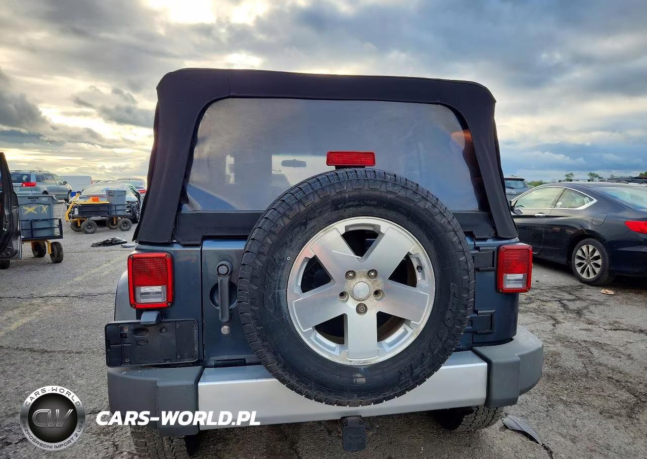 2008 Jeep Wrangler Unlimited Sahara VIN:1J4GA59188L608759 - 6