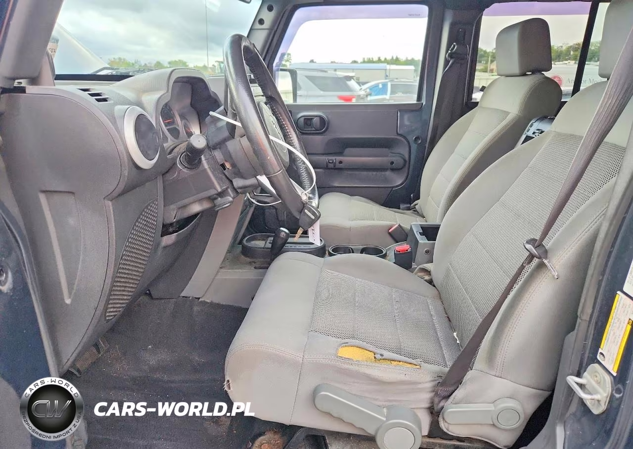 2008 Jeep Wrangler Unlimited Sahara VIN:1J4GA59188L608759 - 7