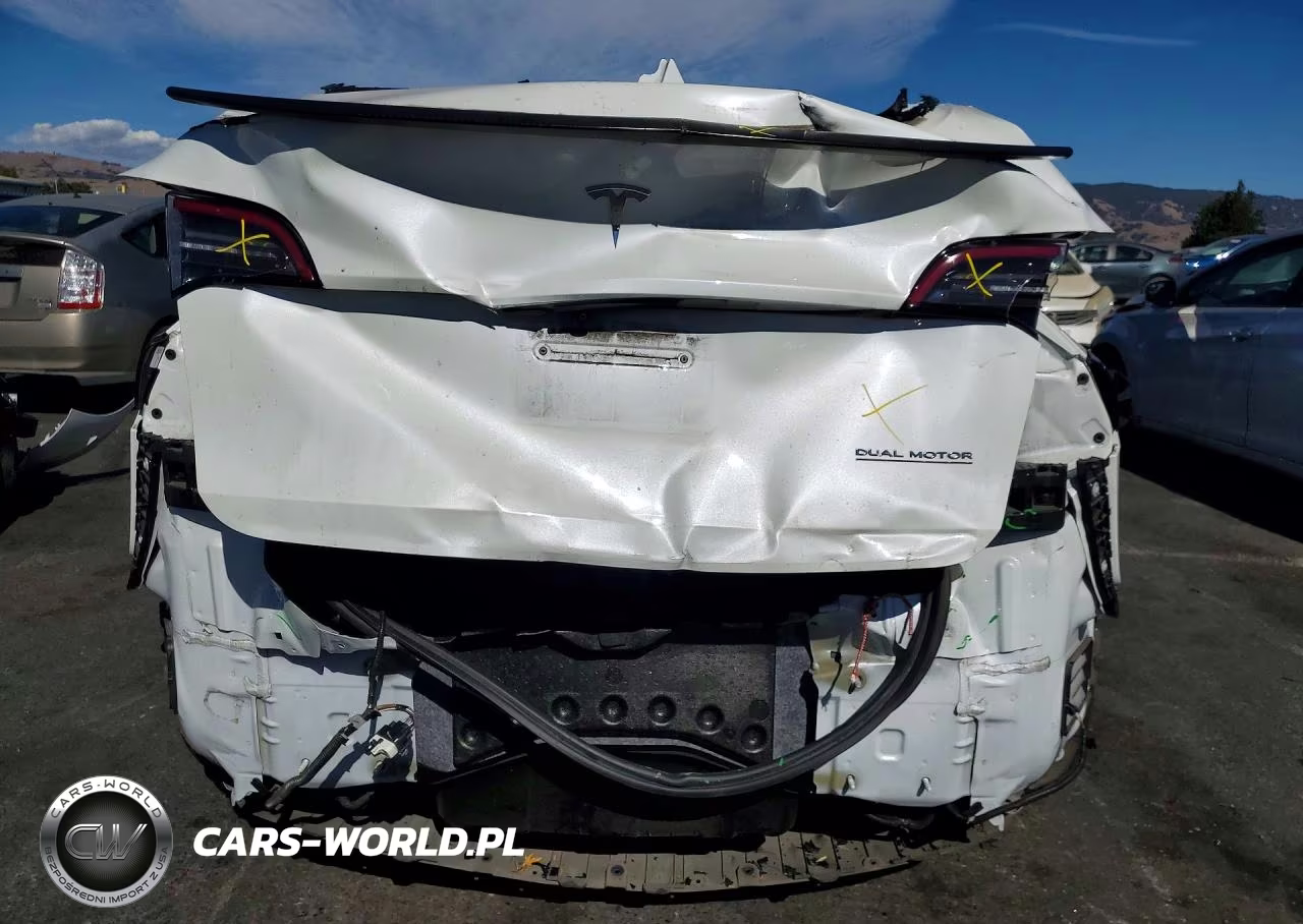 2020 Tesla Model Y VIN:5YJYGDEF1LF033694 - 6