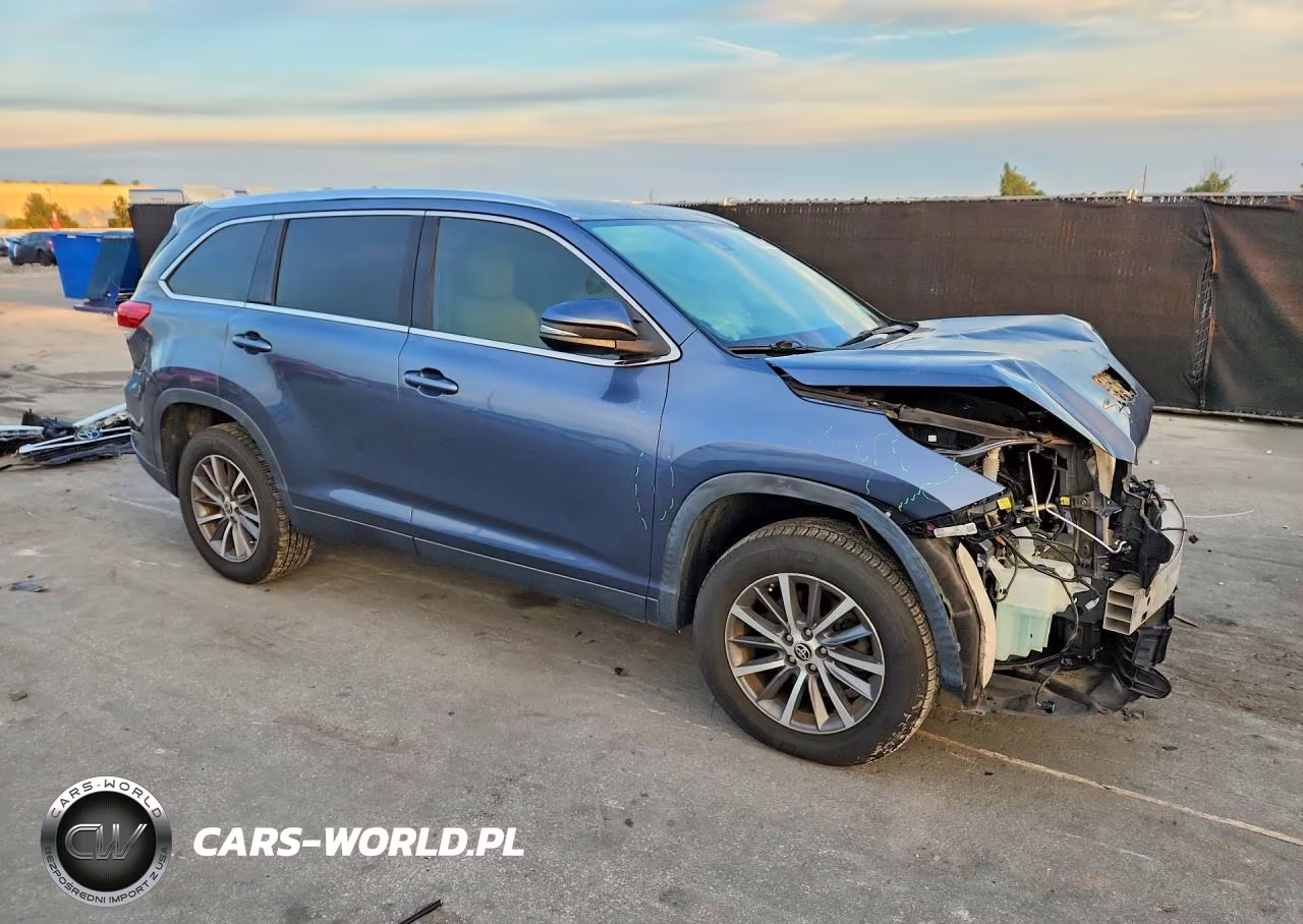 2019 Toyota Highlander Xle VIN:5TDKZRFH7KS366067 - 4