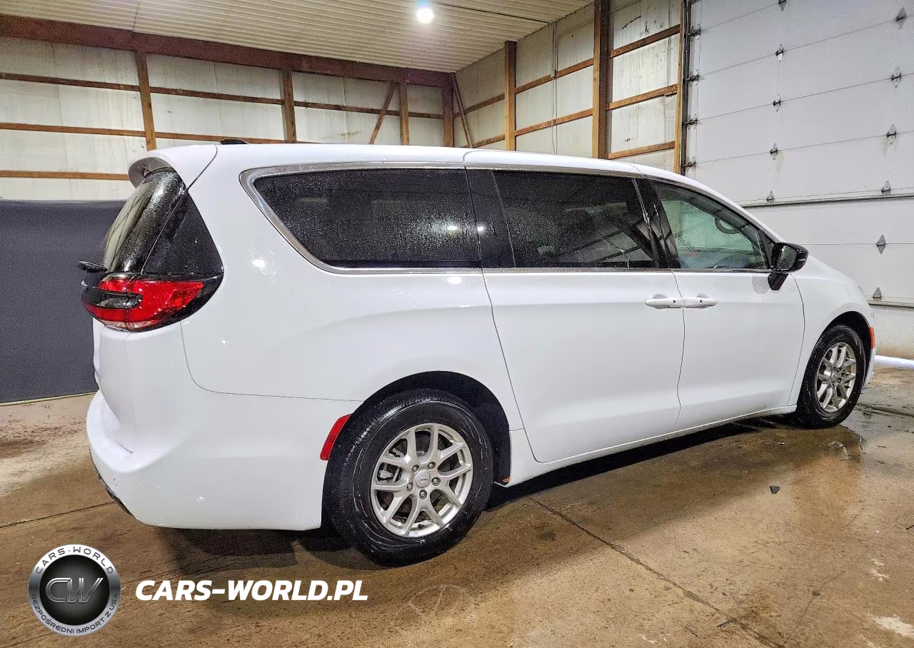 2026 Chrysler Pacifica Select VIN:2C4RC1BG6TR260606 - 3