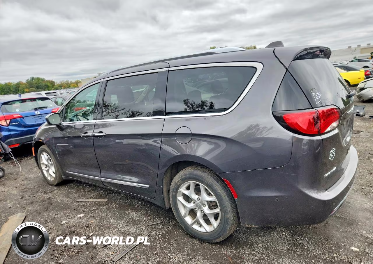 2018 Chrysler Pacifica Touring L Plus VIN:2C4RC1EG4JR197580 - 2