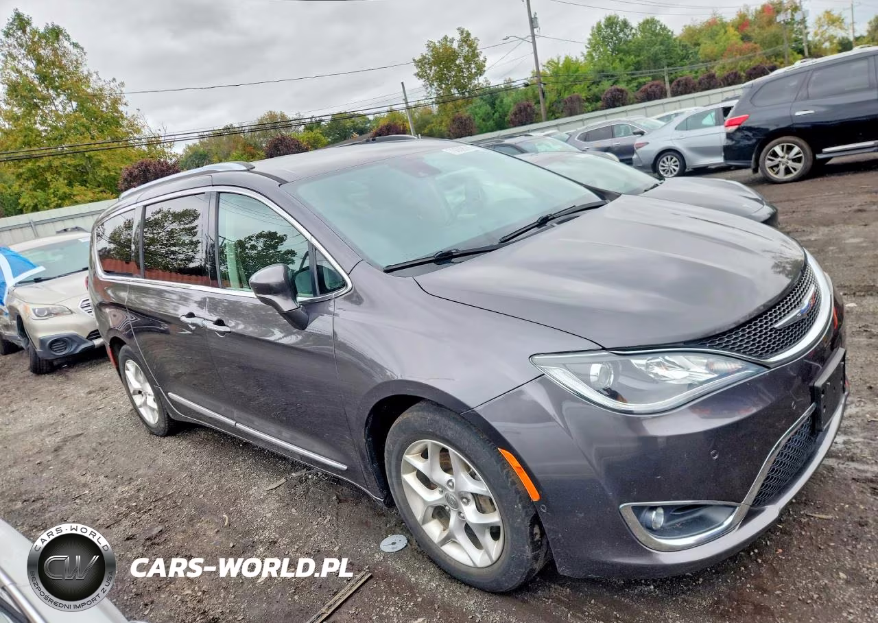 2018 Chrysler Pacifica Touring L Plus VIN:2C4RC1EG4JR197580 - 4