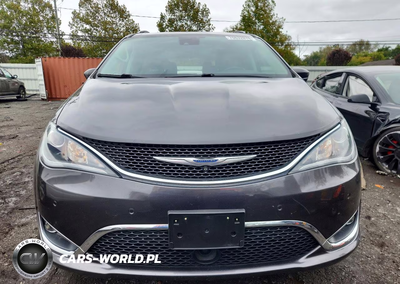 2018 Chrysler Pacifica Touring L Plus VIN:2C4RC1EG4JR197580 - 5