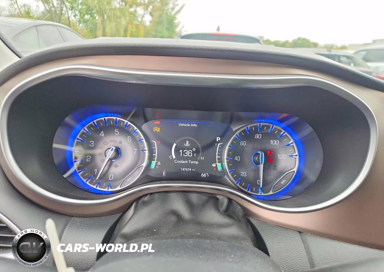 2018 Chrysler Pacifica Touring L Plus VIN:2C4RC1EG4JR197580 - 9