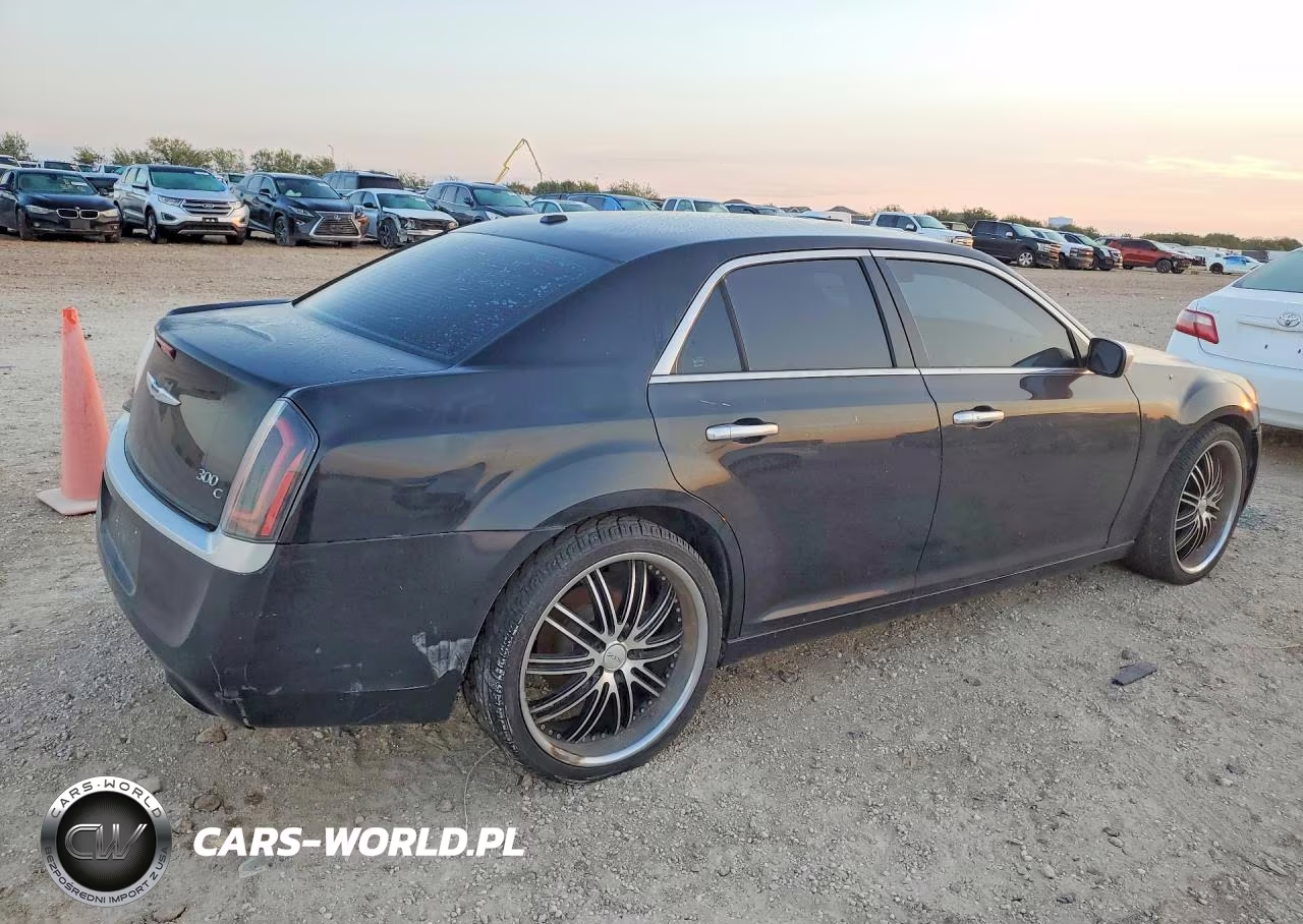 2014 Chrysler 300C Varvatos VIN:2C3CCADG2EH186259 - 3
