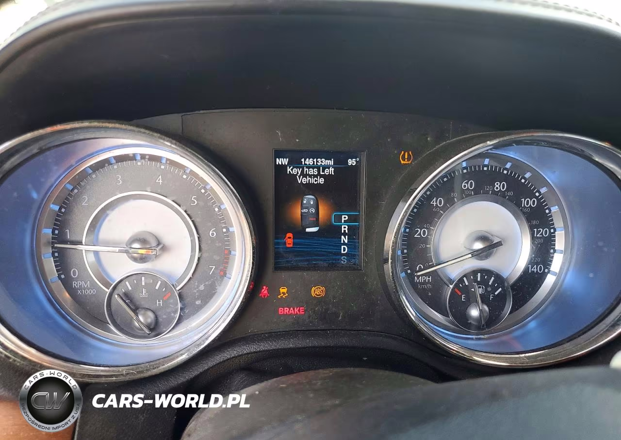 2014 Chrysler 300C Varvatos VIN:2C3CCADG2EH186259 - 9