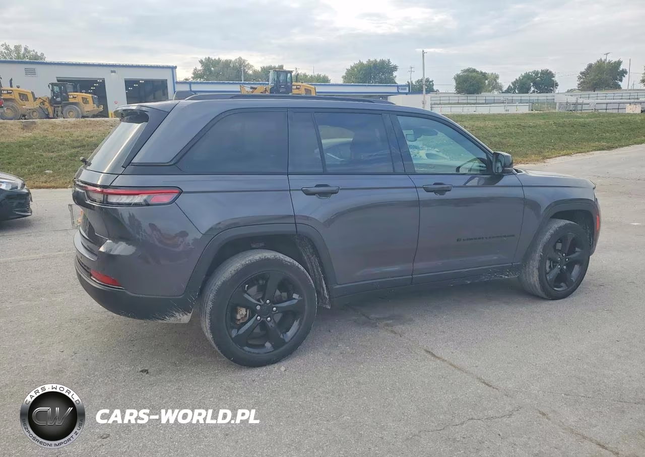 2023 Jeep Grand Cherokee Laredo VIN:1C4RJHAG3P8900787 - 3
