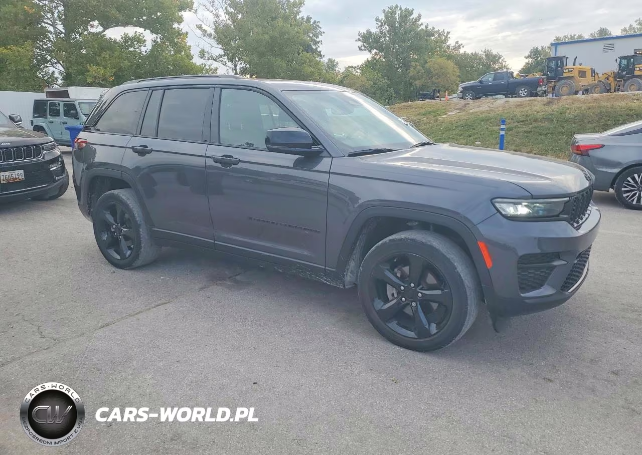 2023 Jeep Grand Cherokee Laredo VIN:1C4RJHAG3P8900787 - 4