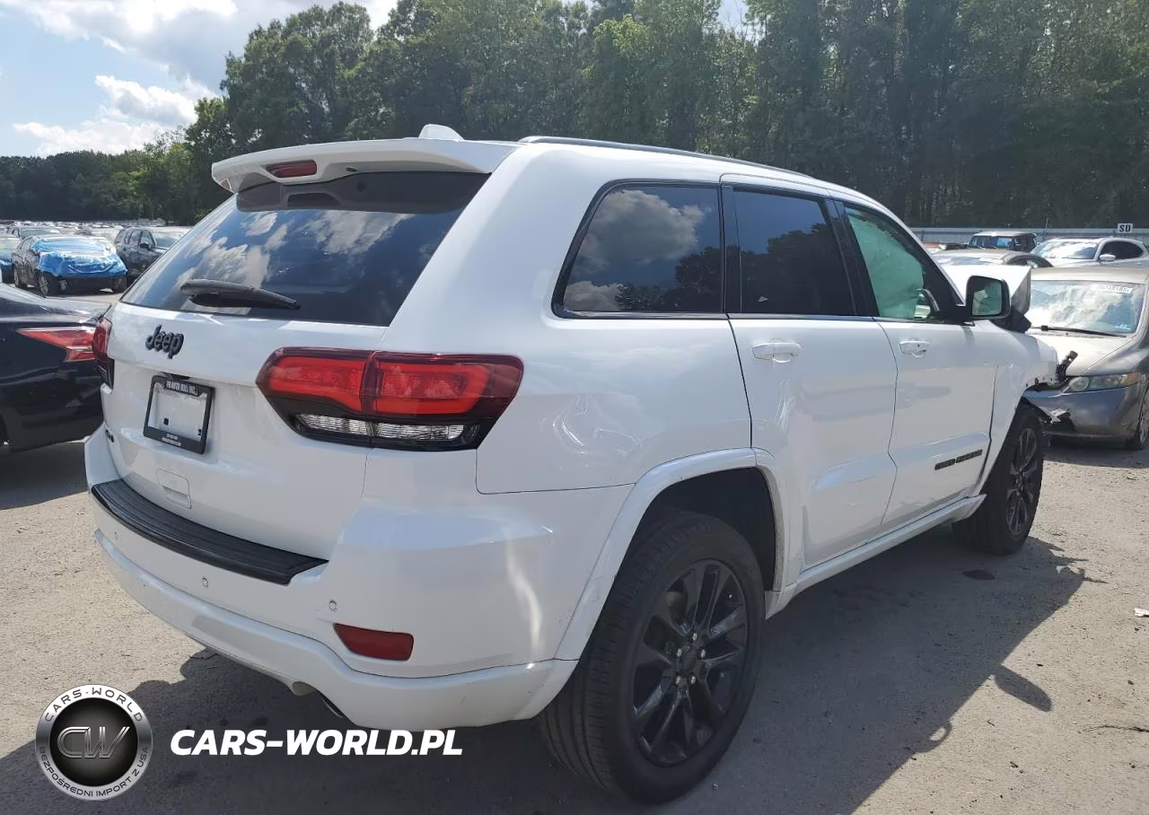 2018 Jeep Grand Cherokee Laredo VIN:1C4RJFAG8JC378649 - 3