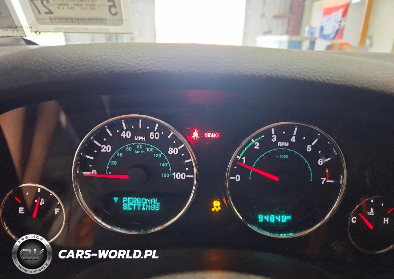 2016 Jeep Wrangler Unlimited Sahara VIN:1C4BJWEG9GL230773 - 9