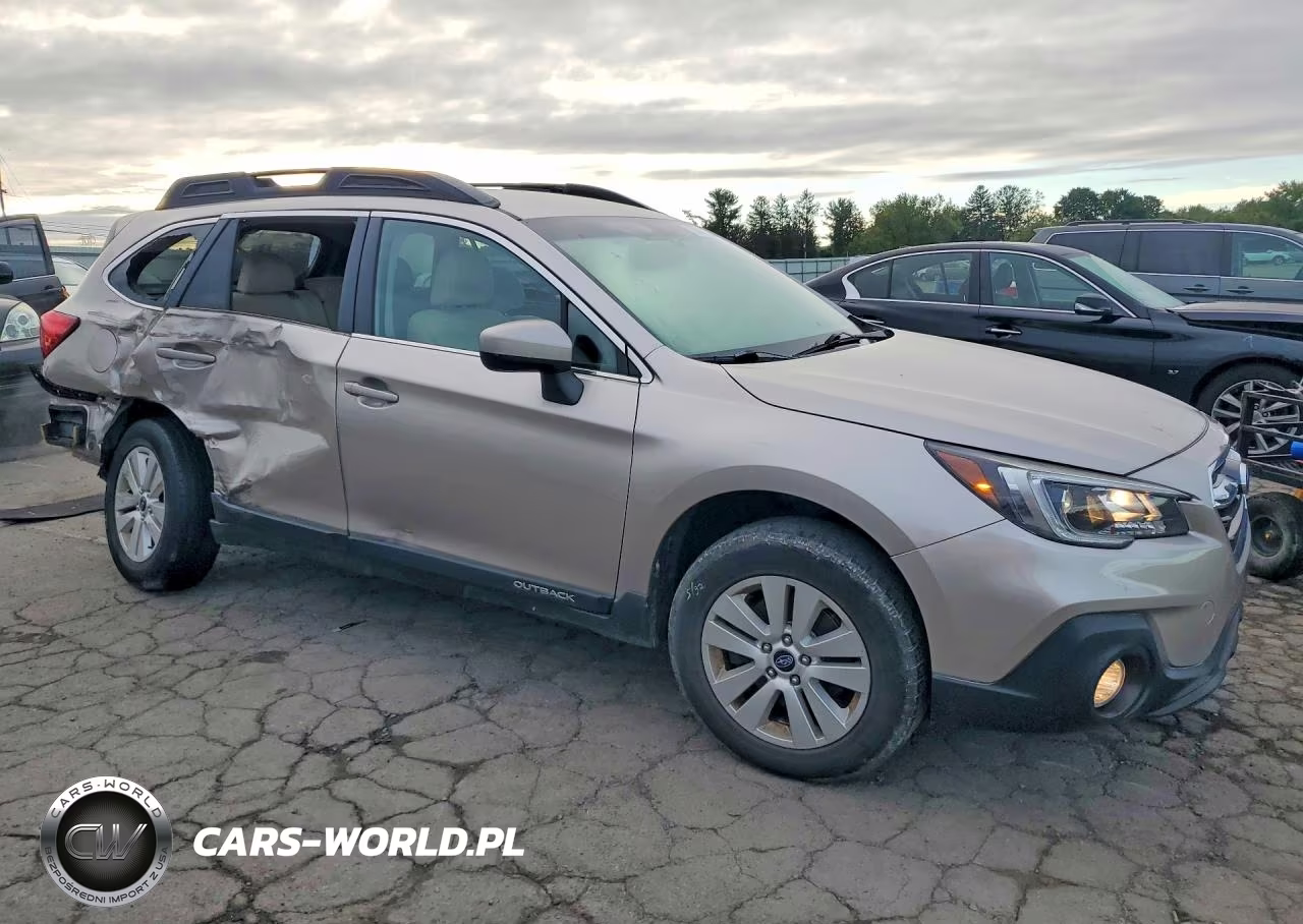 2018 Subaru Outback 2.5I Premium VIN:4S4BSACCXJ3386033 - 4
