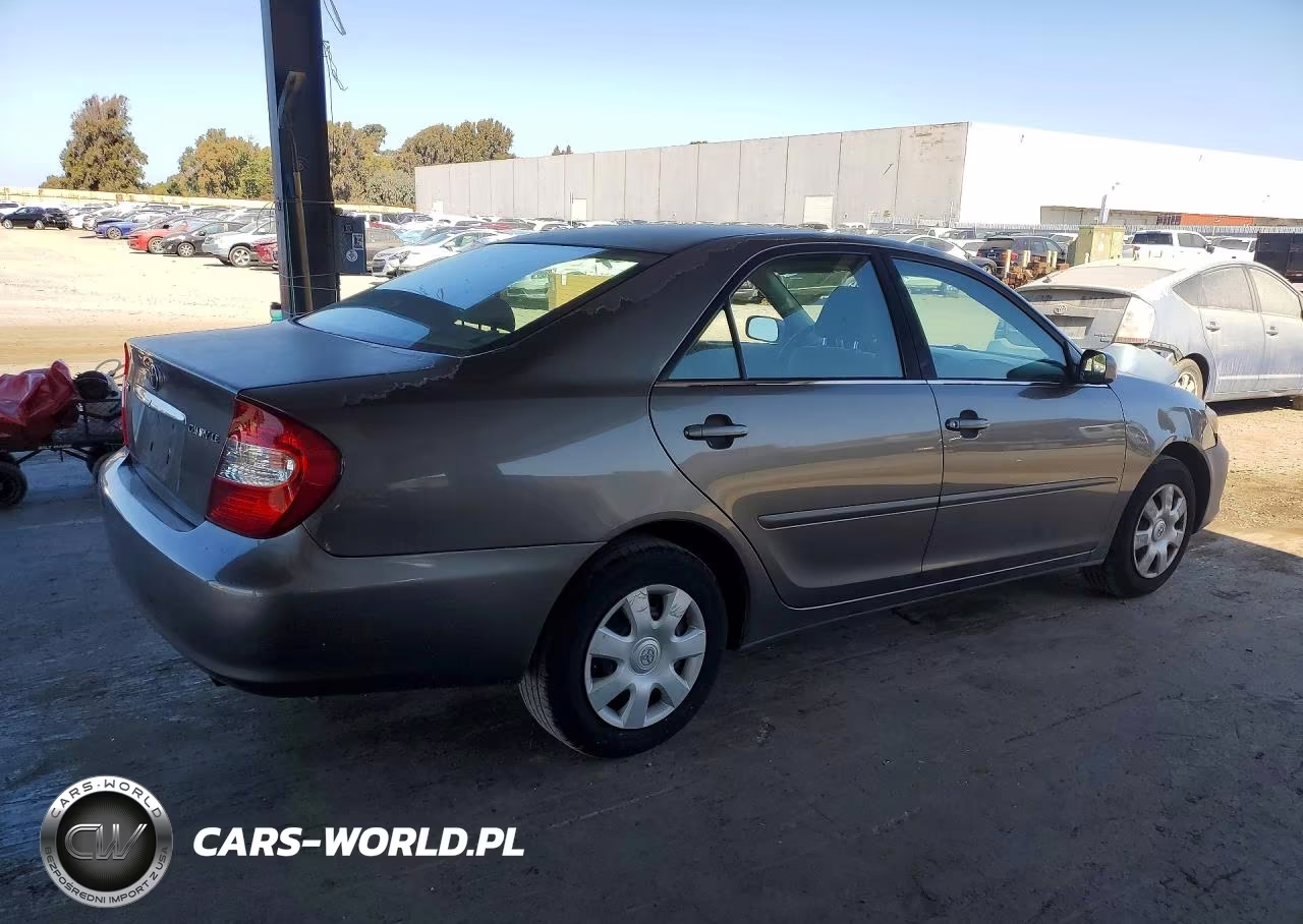 2003 Toyota Camry Le VIN:4T1BE30K23U770075 - 3