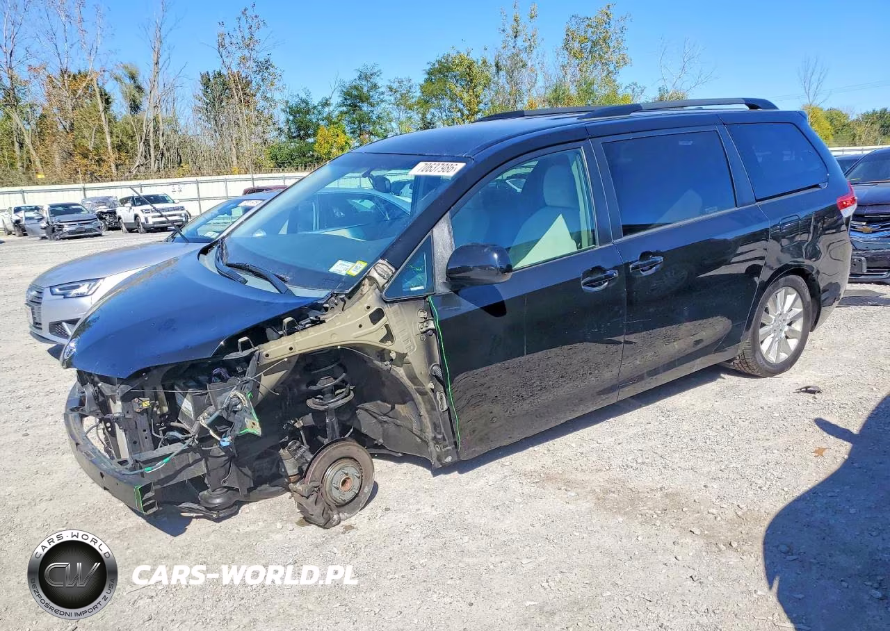 2013 Toyota Sienna Le – zdjęcie 1 z 14